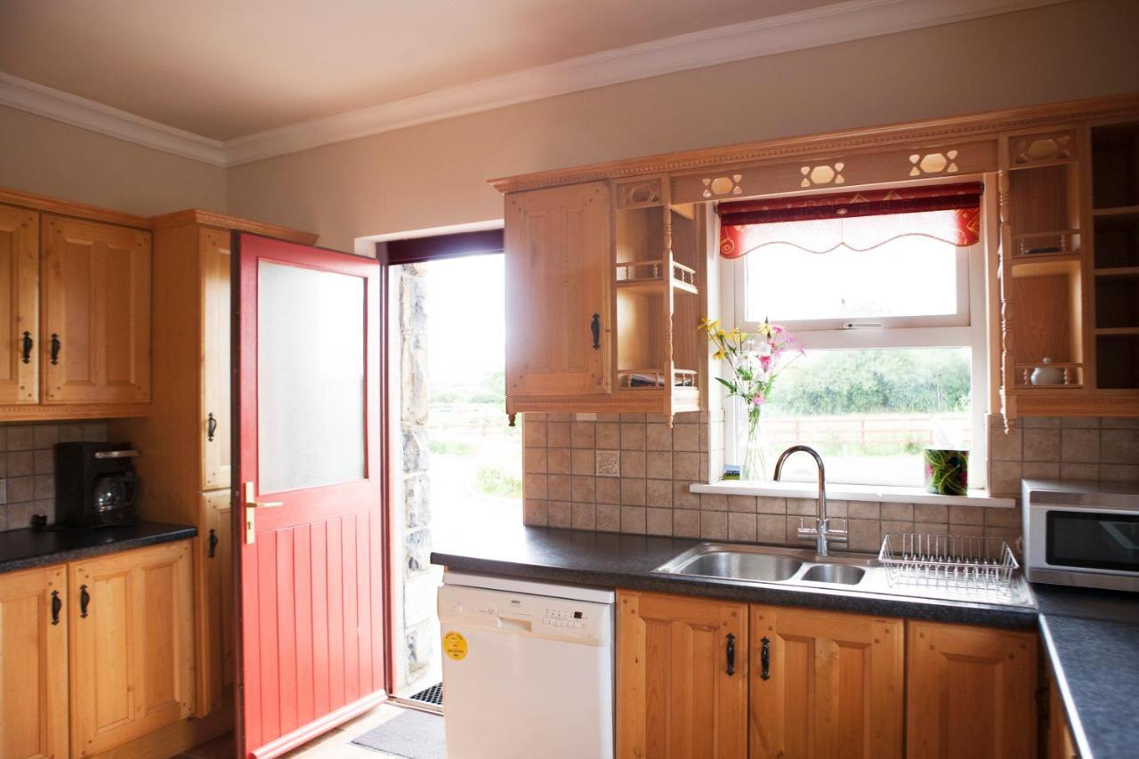Inviting 4-Bed House In Strokestown Villa Bagian luar foto