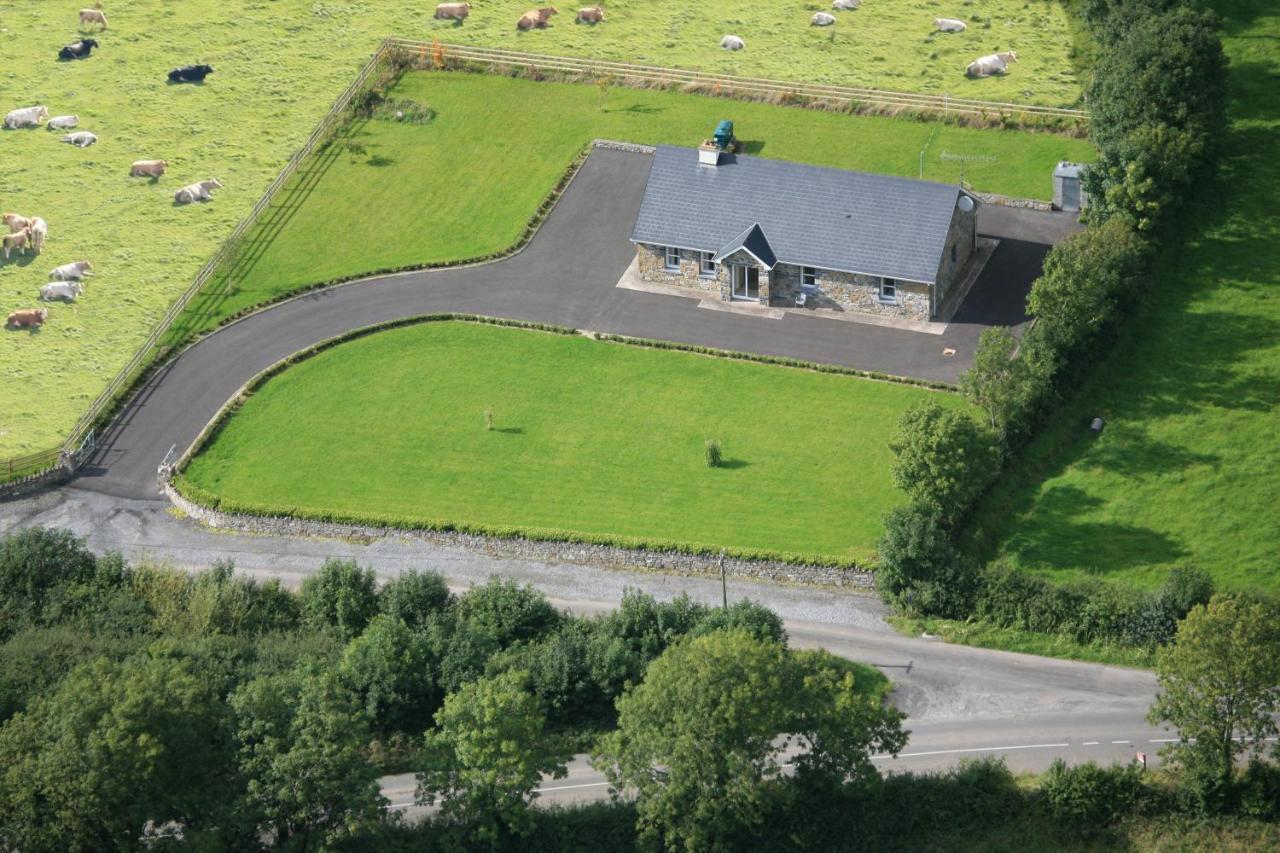 Inviting 4-Bed House In Strokestown Villa Bagian luar foto