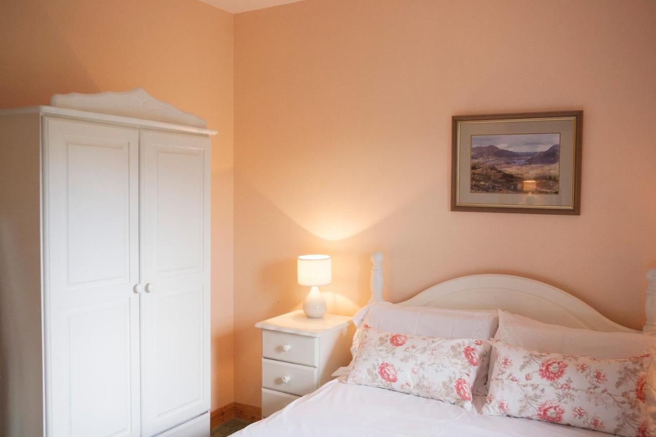 Inviting 4-Bed House In Strokestown Villa Bagian luar foto