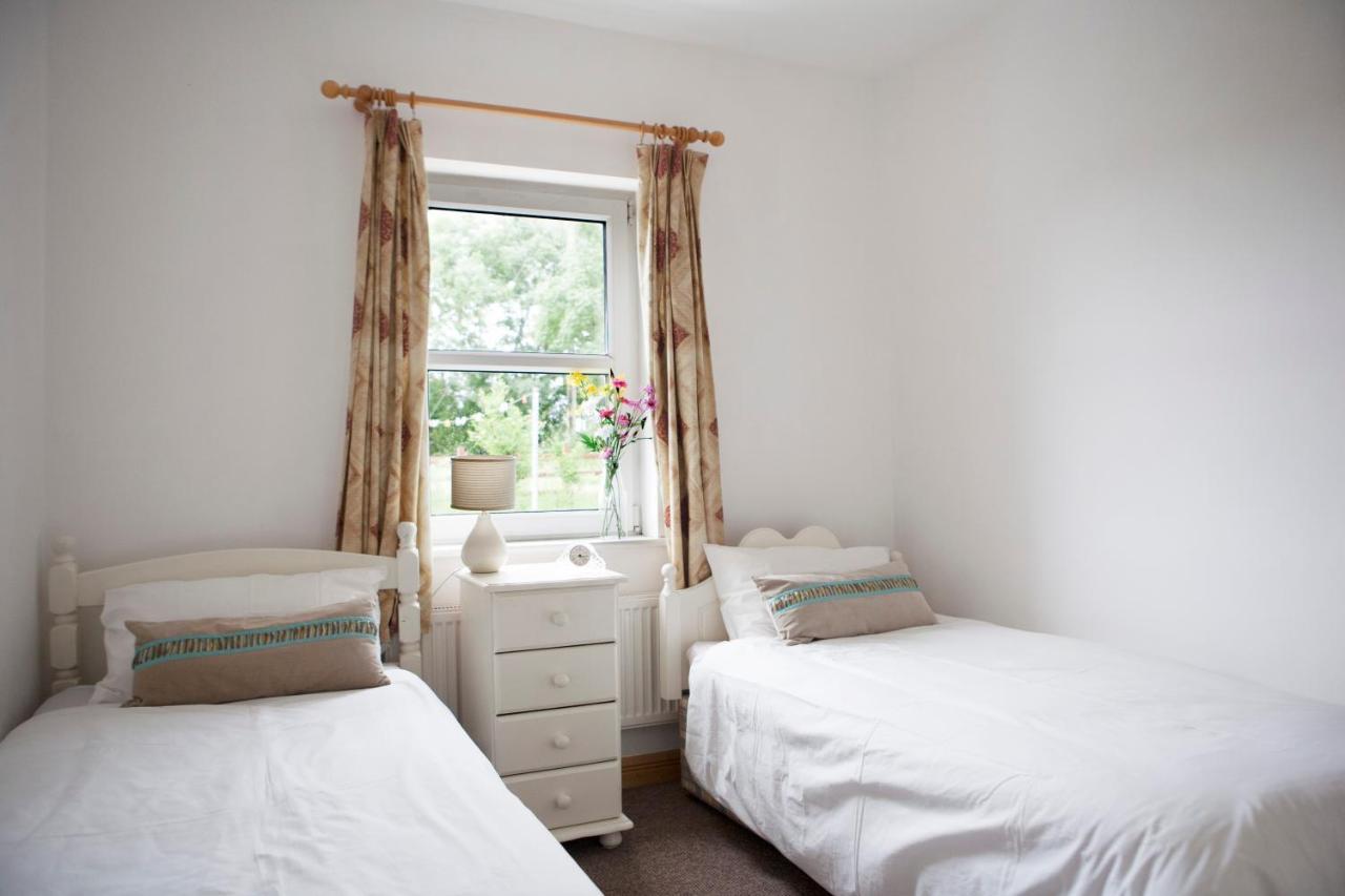Inviting 4-Bed House In Strokestown Villa Bagian luar foto